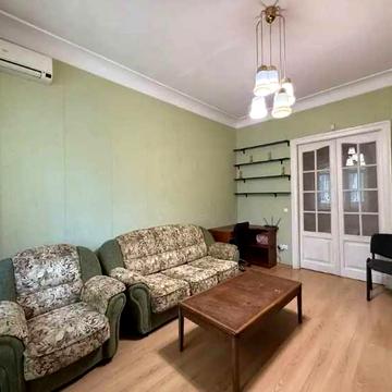 Продаж 2 к квартири пр. Д. Яворницького 119. район жд вокзала.
