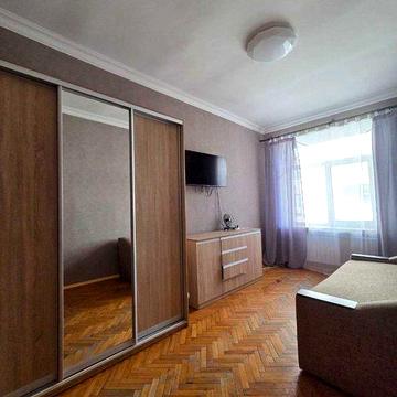Продам 3к Сталінка,  м.Шулявська,  КПІ вул. Машинобудівна, 32/22, без%