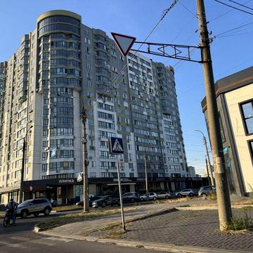 Продам квартиру в центрі міста