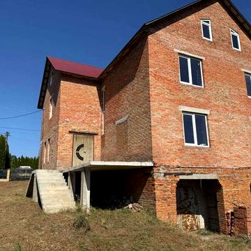 Продам будинок-дуплекс у Лезнево