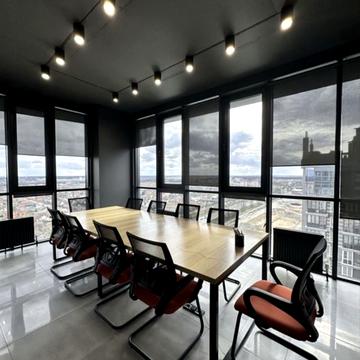 Леоніда Бірюкова бульв., 3