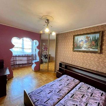 Продаж 4кімнатної квартири на Озерній