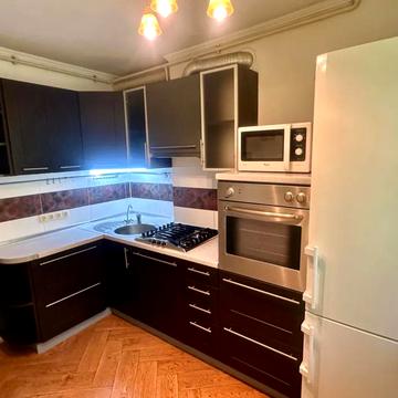 Володимира Великого вул. (Артема), 75