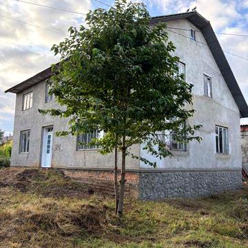 Двоповерховий будинок з гаражем та літньою кухнею Кіцмань