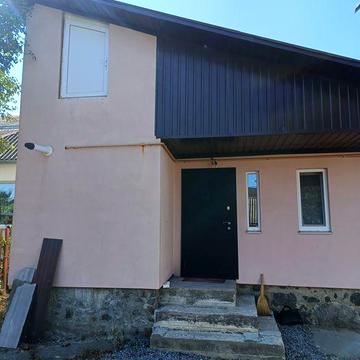 Продається частина будинку.Ближнє Старе місто.
