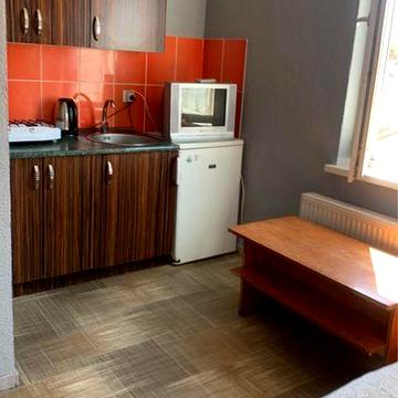 Сдам  свою каартиру студию частный сектор Лузановка,!
