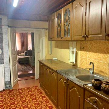 Продам частину будинку по вул. Базарній, земля у власності