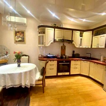 Продається 2-поверховий будинок на вул. Адм.Лазарєва