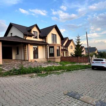 Продається 3кім будинок 2км від Героїв Майдану