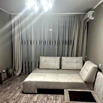 Продам 3к квартиру. Академика Королева, кухня 12 м2