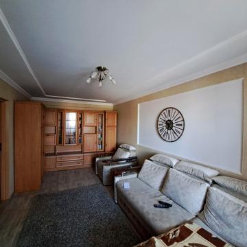 Янтарна, 44