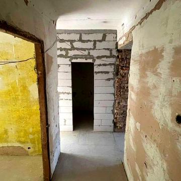 Продам 2-кімн. Лесі Українки бульв. 8, 48 м.кв. Сталінка!