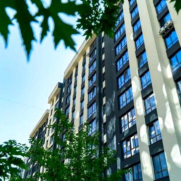 Здана однокімнатна квартира в спальному районі міста.
