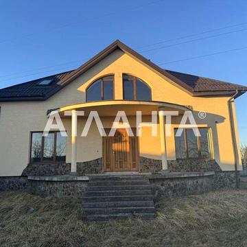 Продається двоповерховий будинок в смт Куликів.