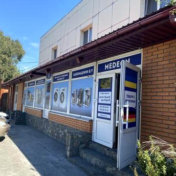 Продаж житлового будинку з комерційними приміщеннями