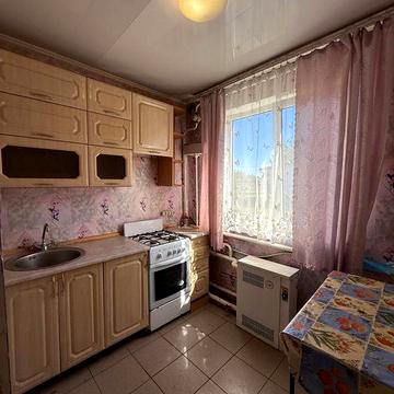 Продам 2-х кімнатну квартиру 43.9м2, поверх 1, ЦЕНТР, село Бузова