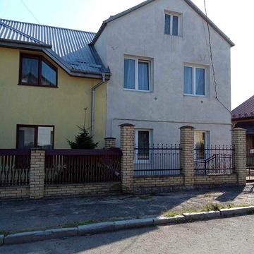 Будинок 150 м. Житлова площа - 86 м. Вул. Степова