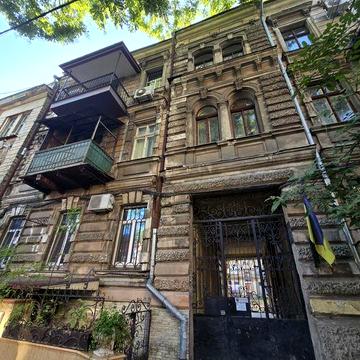 В продаже 4-х комнатная квартира в Центре.