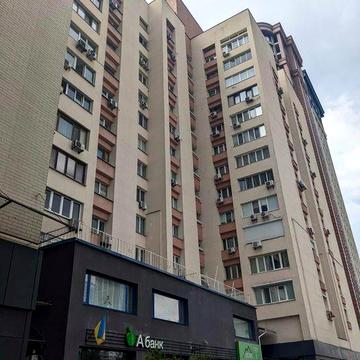 Продаж просторої 3х кім квартири. Центр. Вул. Антоновича 122.