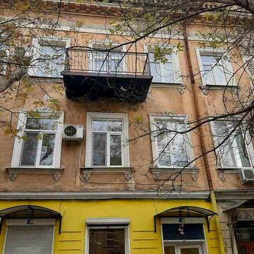 Дышащее Одесским колоритом  приятное светлое пространство. Трехкомн.