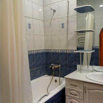 Сдам 3х.квартиру возле Метро Бот. Сад  газ!.
