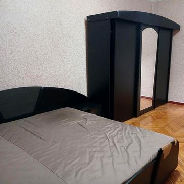 Сдам 3х.квартиру возле Метро Бот. Сад  газ!.