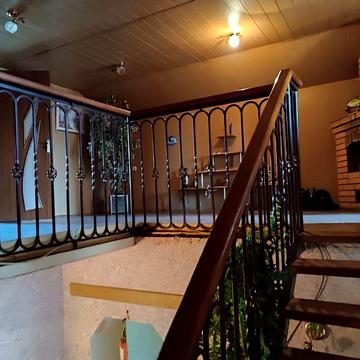 Затишний, капітальний двоповерховий будинок