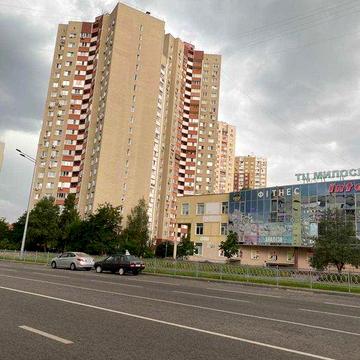 Продам трикімнатну квартиру на Троєщина