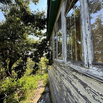 Будинок Дача. Поряд Бучанський парк. Є підвал, тераса, мансарда.