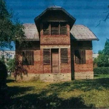 Продам терміново будинок з власною землею