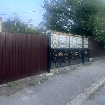 Продається половина будинку в районі Центрального ринку