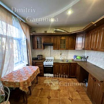 4-к Зыгина, Рядом трц Киев