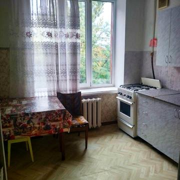 Черняховського вул., 12