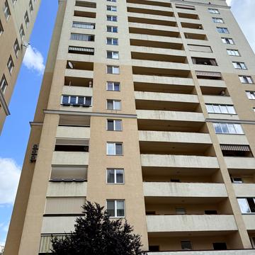 Валерія Лобановського вул., 18