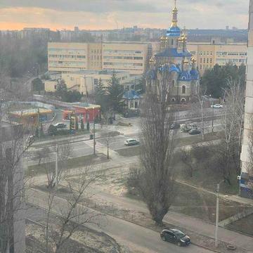 Продам 3к кв на метро Студенческая ( 1 минута)