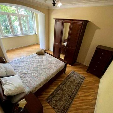 3 ком, ул. Берестейский 30, 75 м2, сталинка
