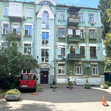 Гоголівська вул., 21