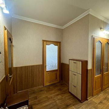 Продаж трикімнатної сталінки на Сухому фонтані з меблями та технікою