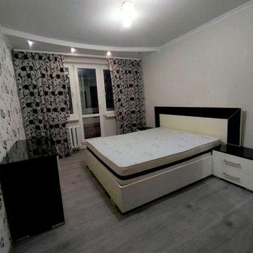 Продам 2 кім в центрі.
