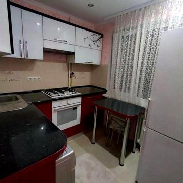 Продам 2 кім в центрі.