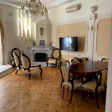Продам куартиру в центре 230 м