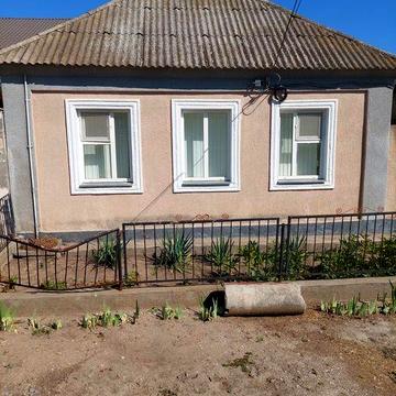 Продаю дом в центре Октябрьского.