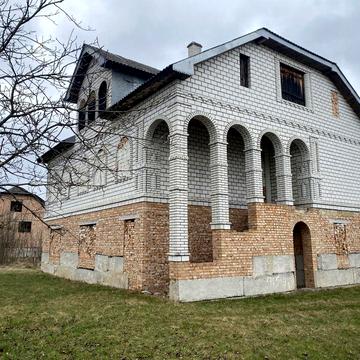 Будинок з земельною ділянкою