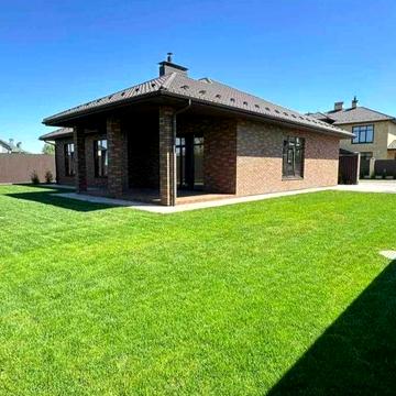 Газ!Продаж одно поверхових будинок 132 м2 з Автонавісом та 5.5с.землі!