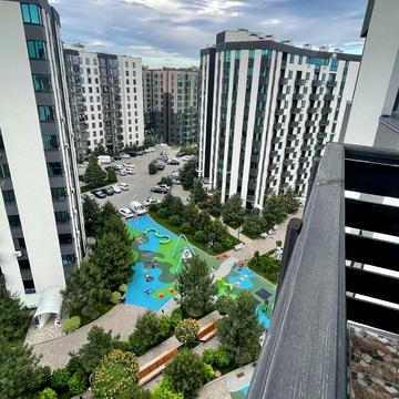 Героїв Небесної Сотні просп., 16/10