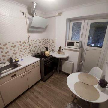 Частина будинку в центрі Умані-дві кімнати,меблі,техніка