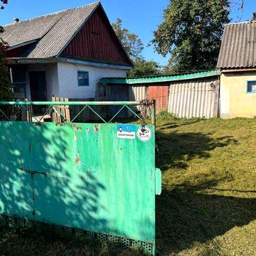 Продам будинок з городом поруч,  загальна площа майже 0, 43 га.