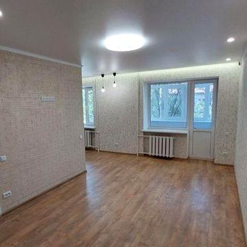 Продаю 2 х комнатную кввртиру в Лесках с Хорошим Евроремонтом