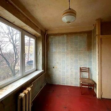 Продам 2 к. квартиру, с.м. Дарниця, Будівельників, 16