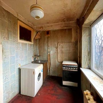 Продам 2 к. квартиру, с.м. Дарниця, Будівельників, 16